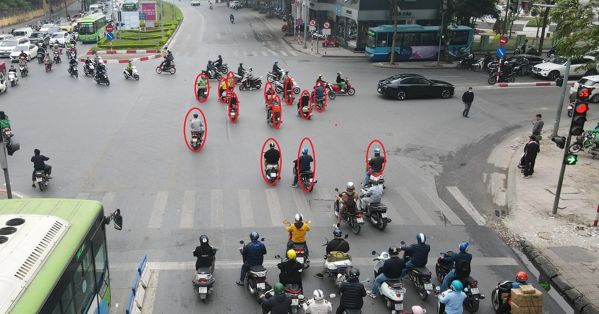 Mức phạt vượt đèn vàng đã tăng gấp nhiều lần, có trường hợp tới 22 triệu đồng Mức phạt vượt đèn vàng đã tăng gấp nhiều lần, có trường hợp tới 22 triệu đồng