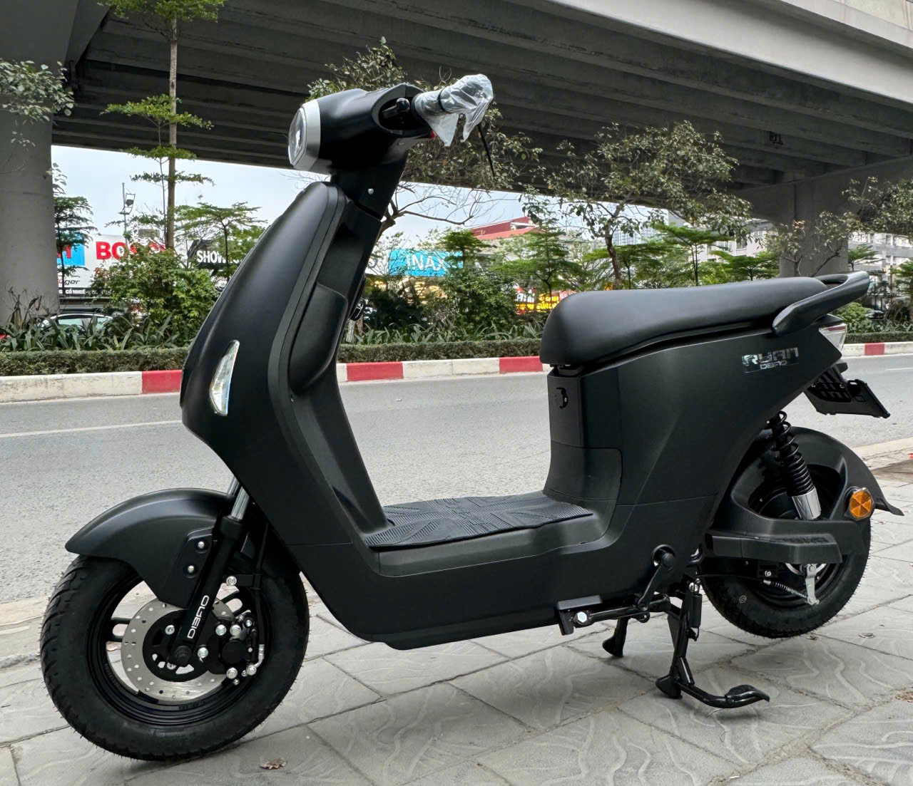 Người dân thắt chặt chi phí đi lại giữa lúc giá xăng leo thang Người dân thắt chặt chi phí đi lại giữa lúc giá xăng leo thang