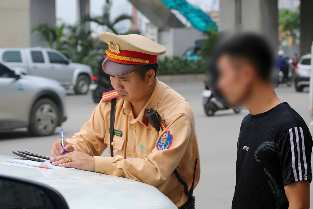 CSGT d&ugrave;ng flycam, camera AI xử phạt vi phạm: Người đi xe điện cần biết g&igrave;?